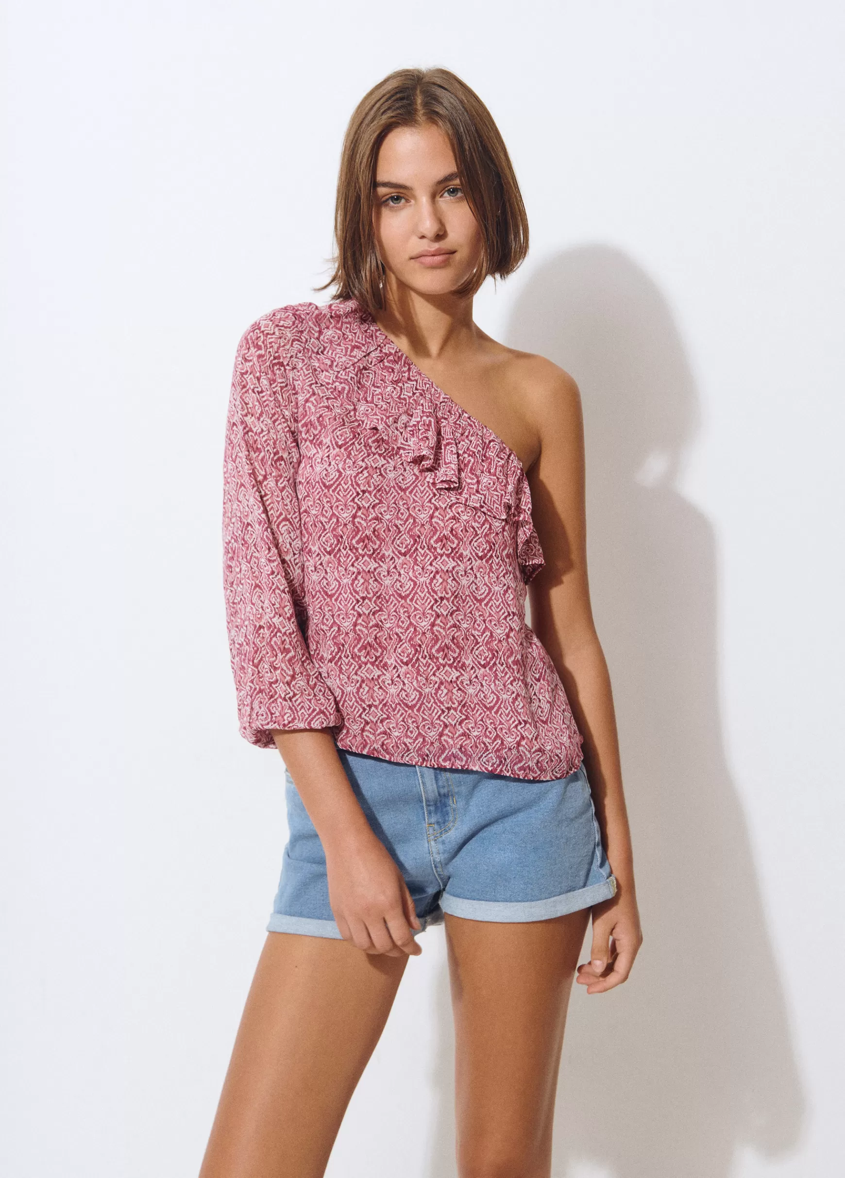 Brownie Blusa assimétrica folho estampada- Blusas E Camisas