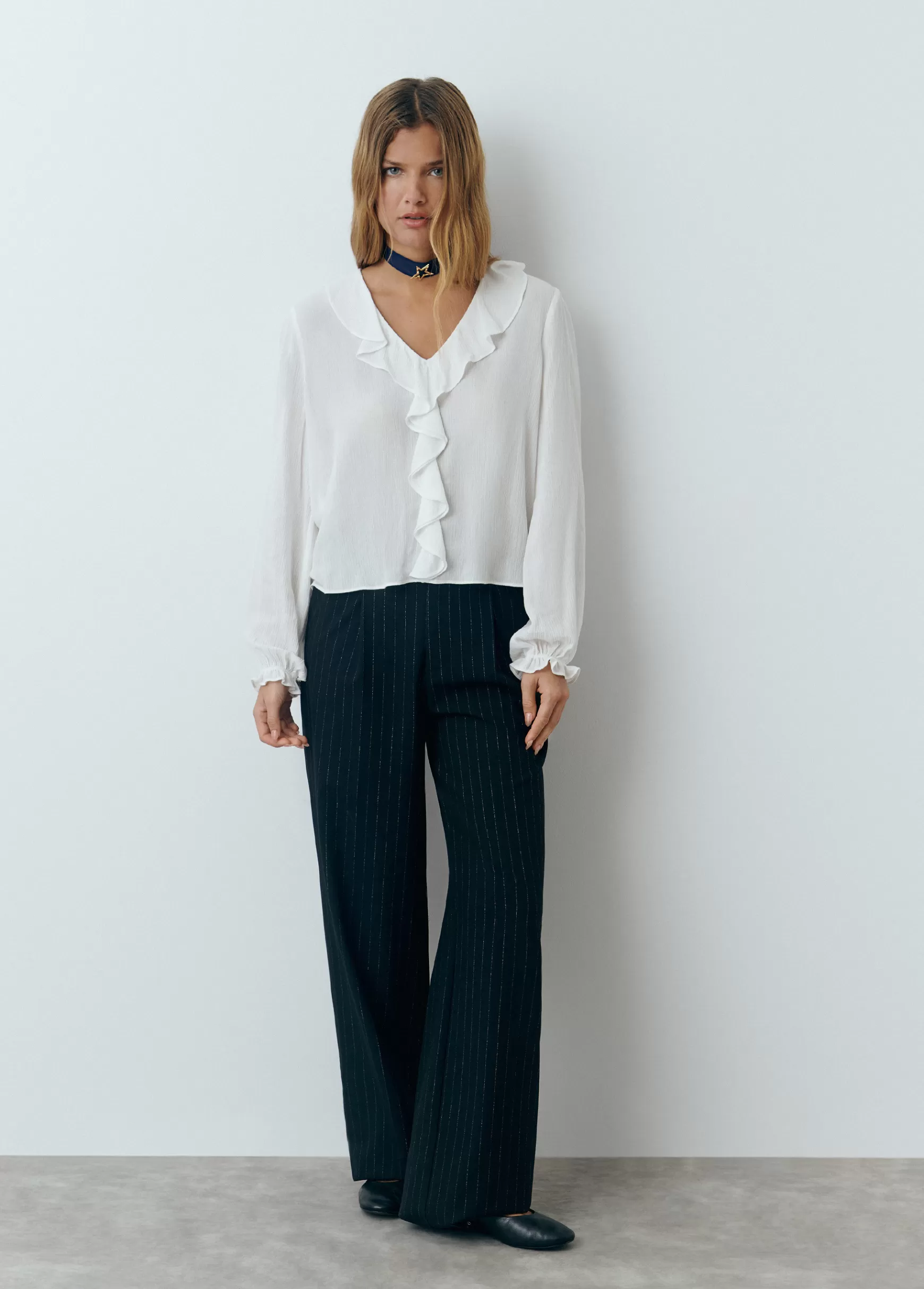 Brownie Blusa decote folhos- Blusas E Camisas