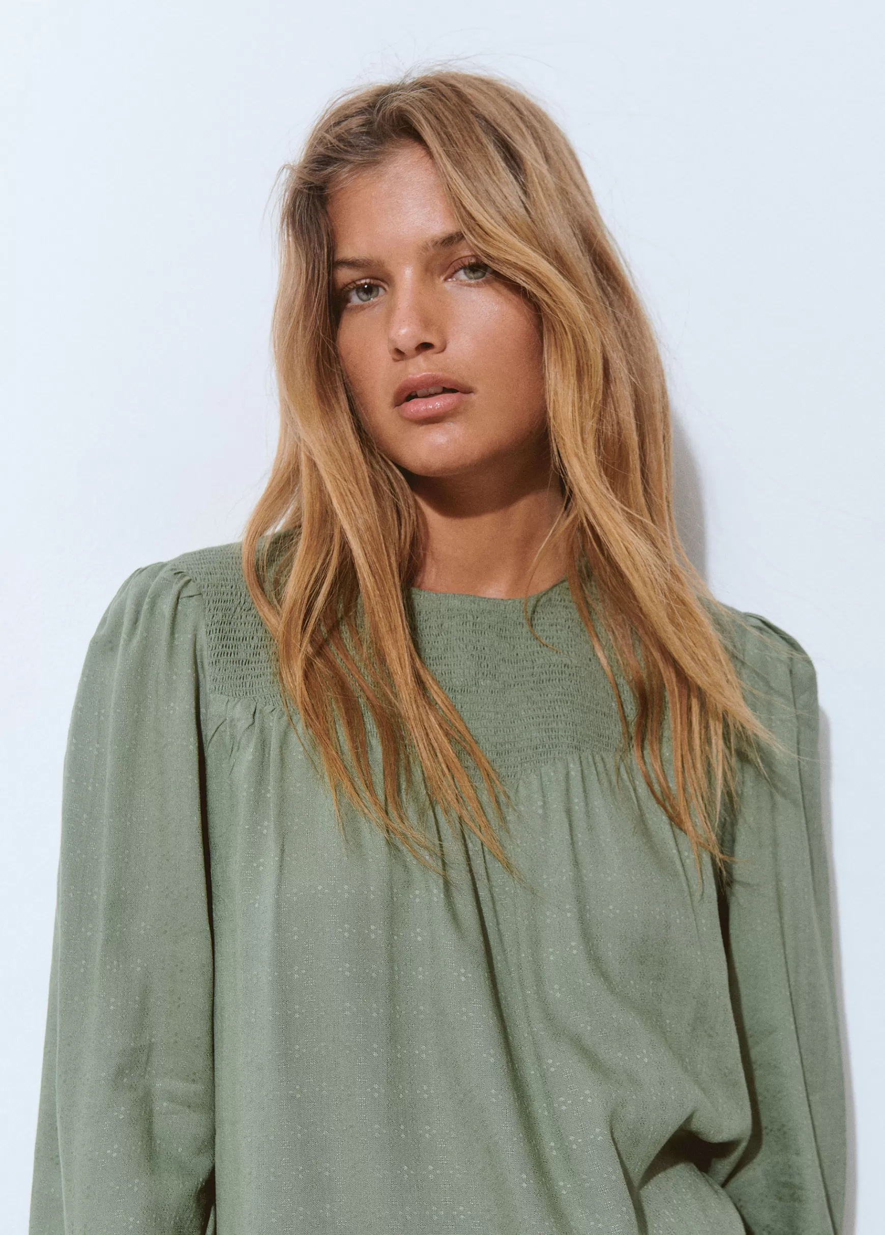 Brownie Blusa gola redonda smock em bico- Blusas E Camisas