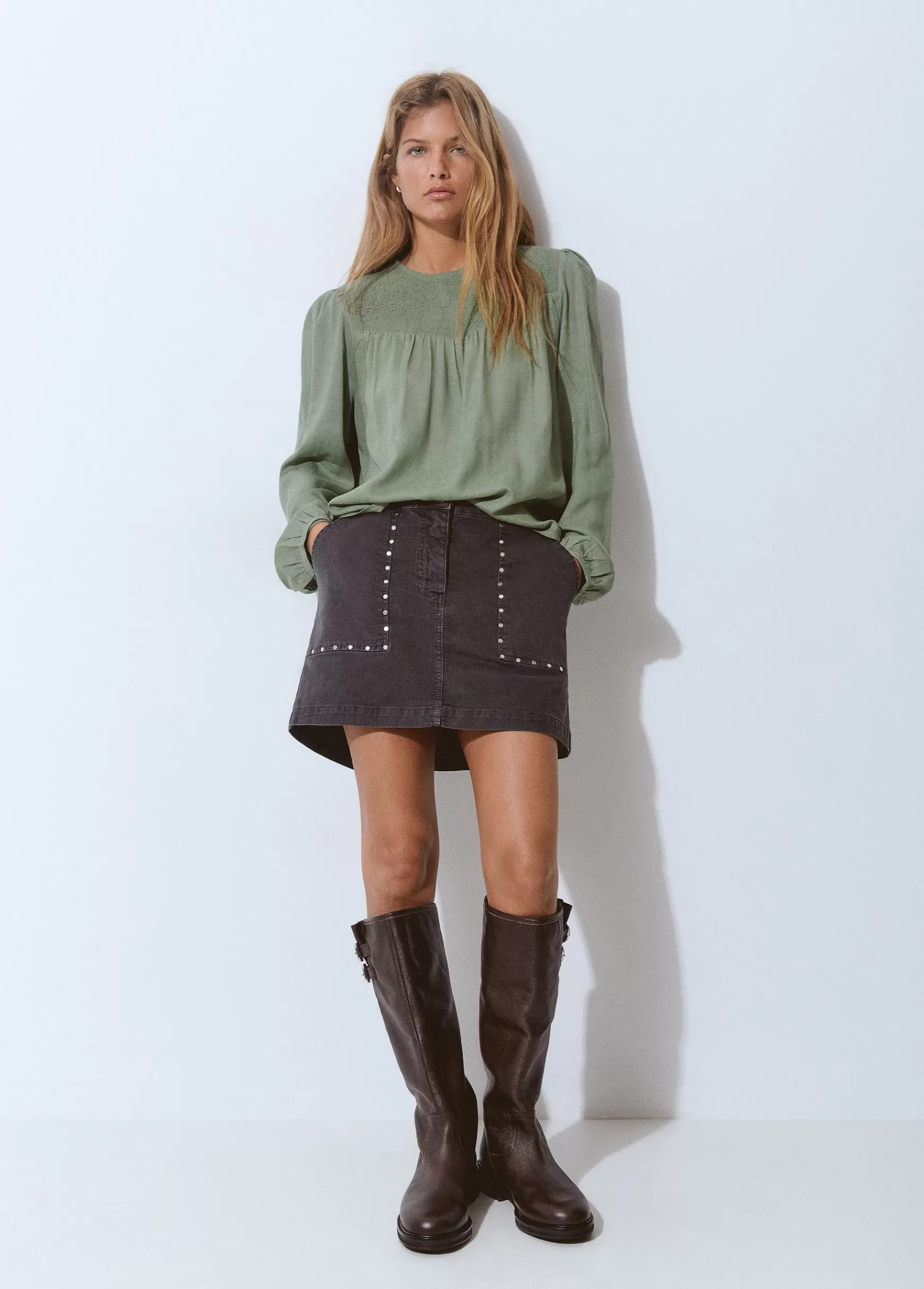 Brownie Blusa gola redonda smock em bico- Blusas E Camisas