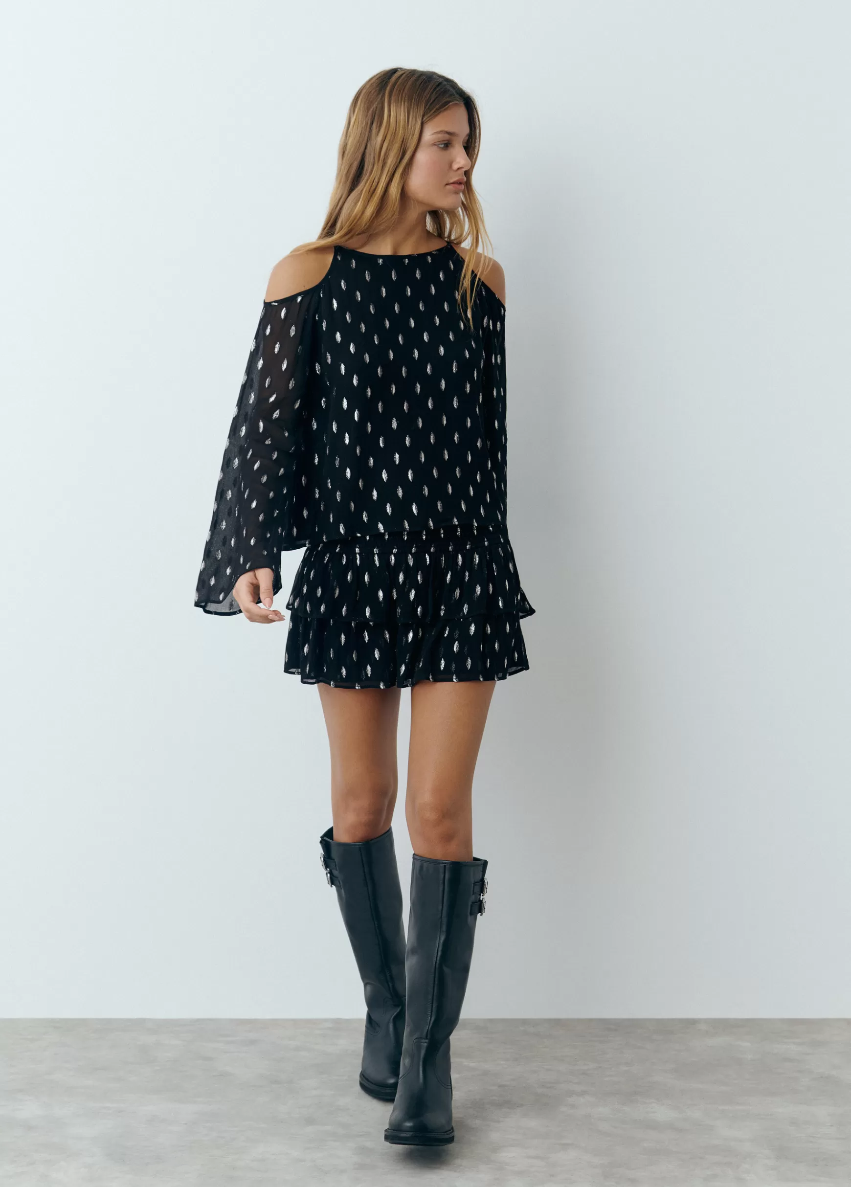 Brownie Blusa off-shoulder brilho- Blusas E Camisas | Total Look