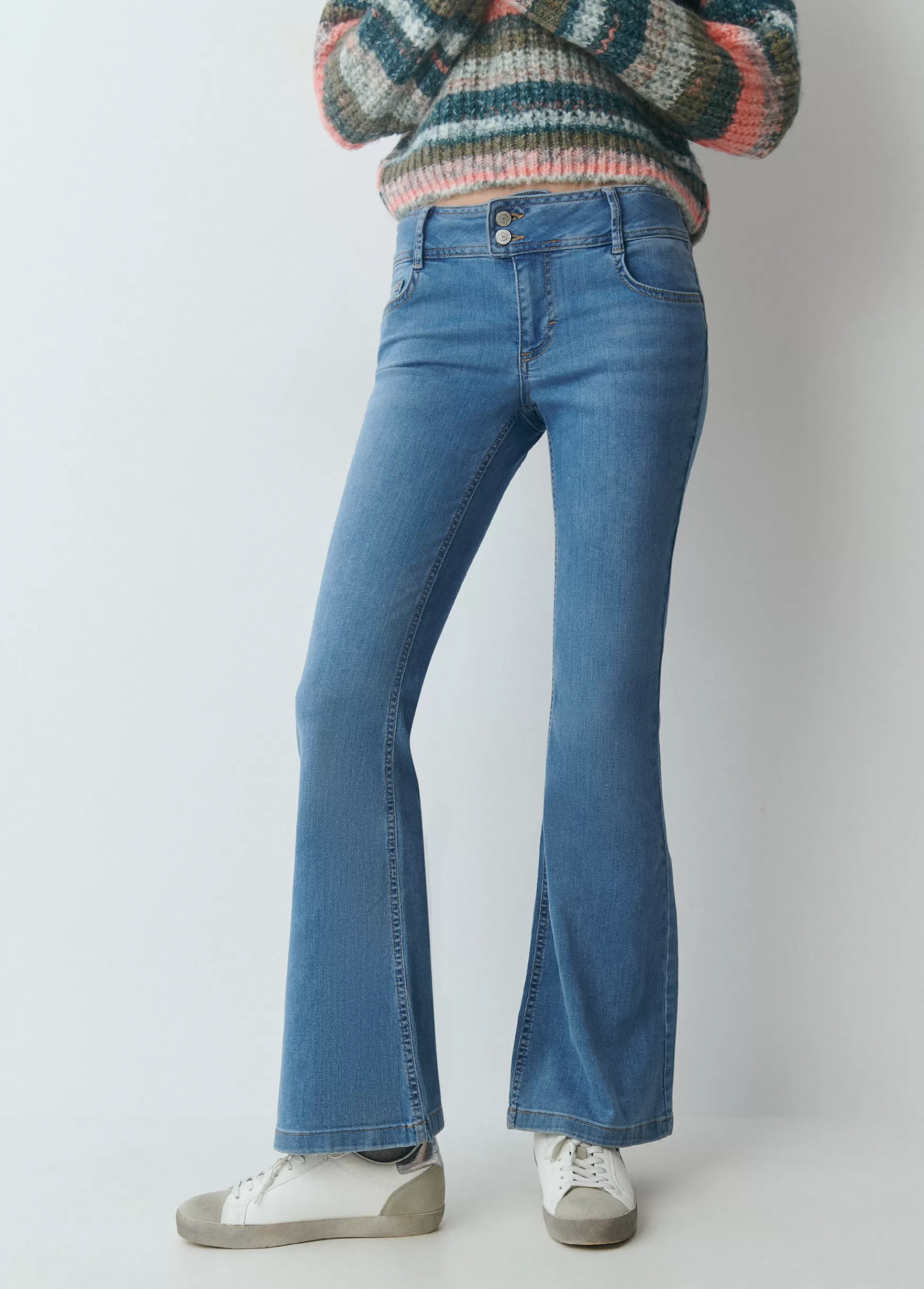 Brownie Jeans à boca de sino cintura larga- Jeans