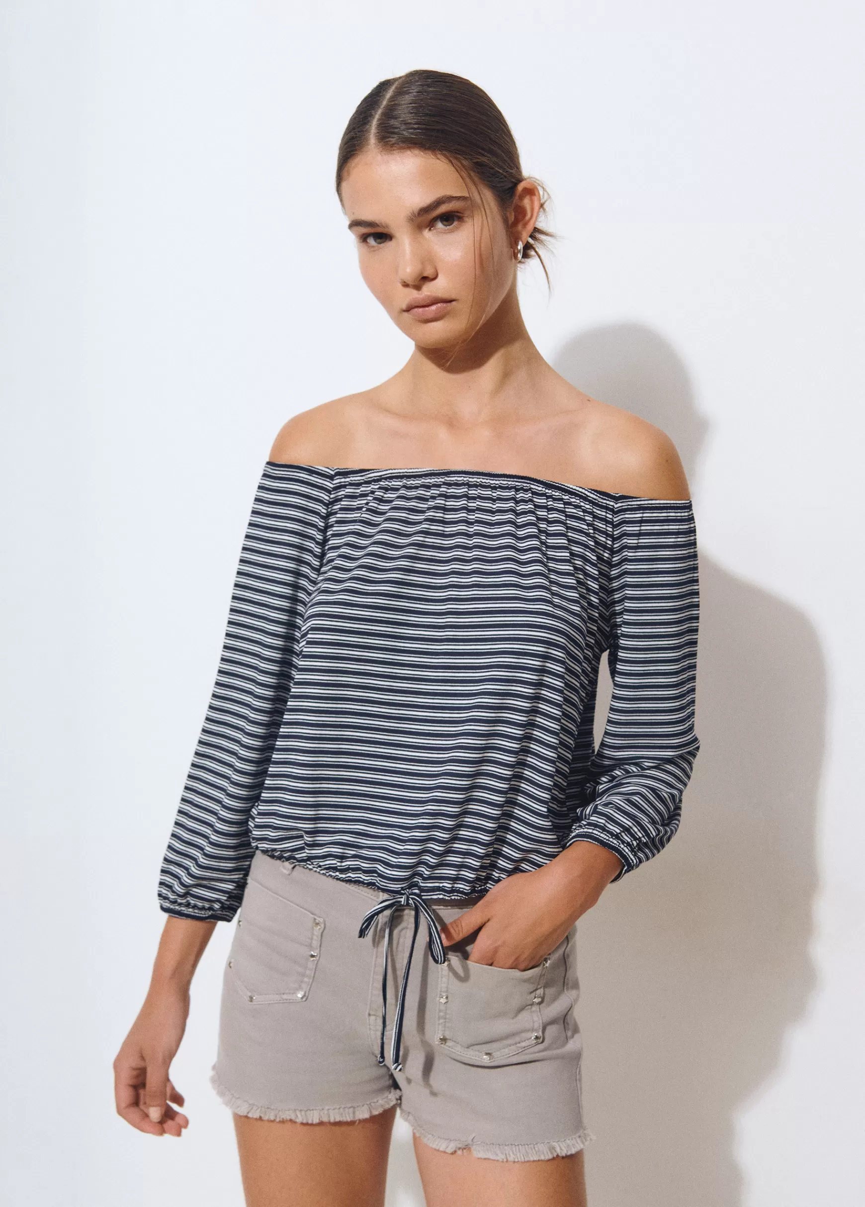 Brownie T-shirt decote bardot risca tecida- T-shirts E Tops Alças