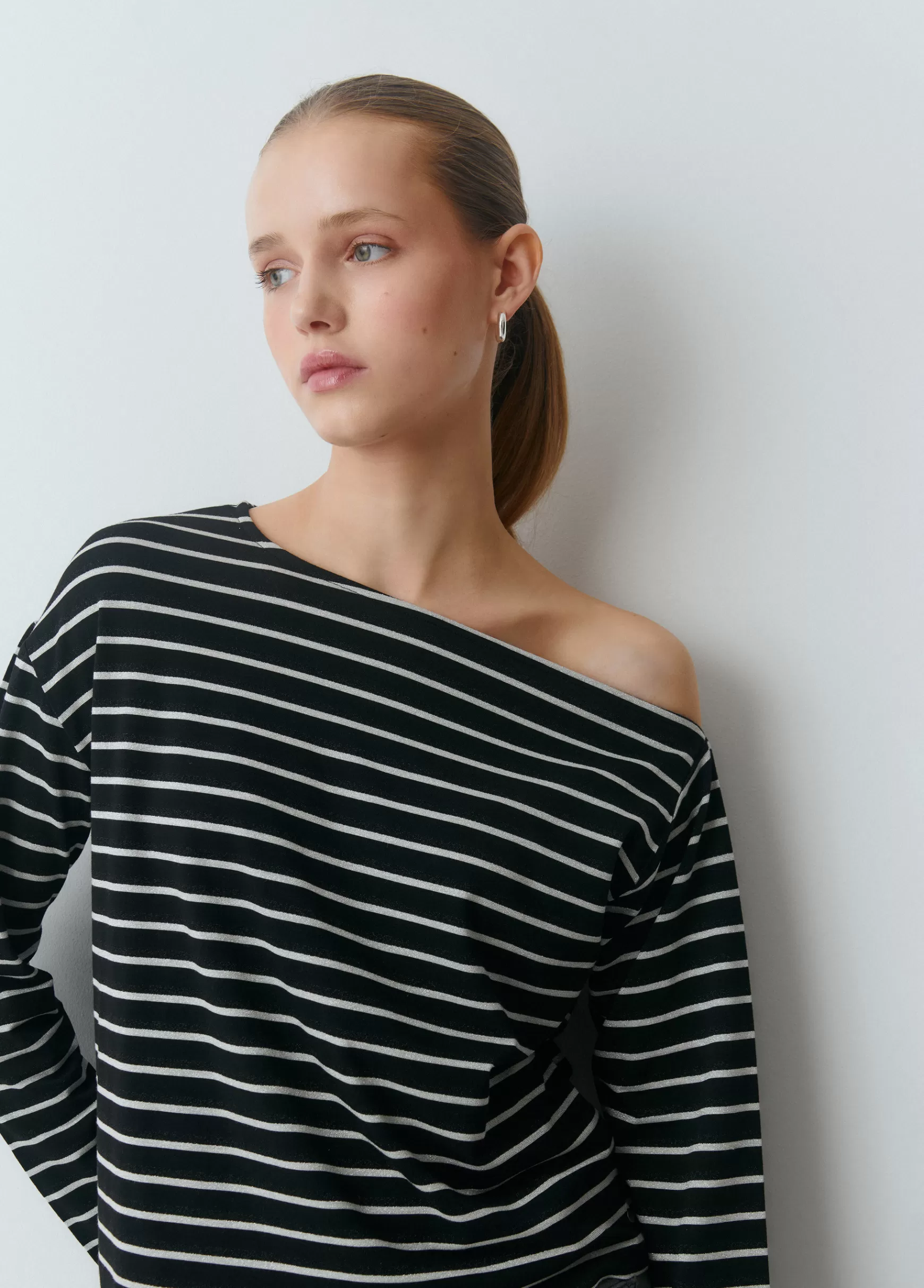 Brownie T-shirt risca lúrex decote barco- T-shirts E Tops Alças