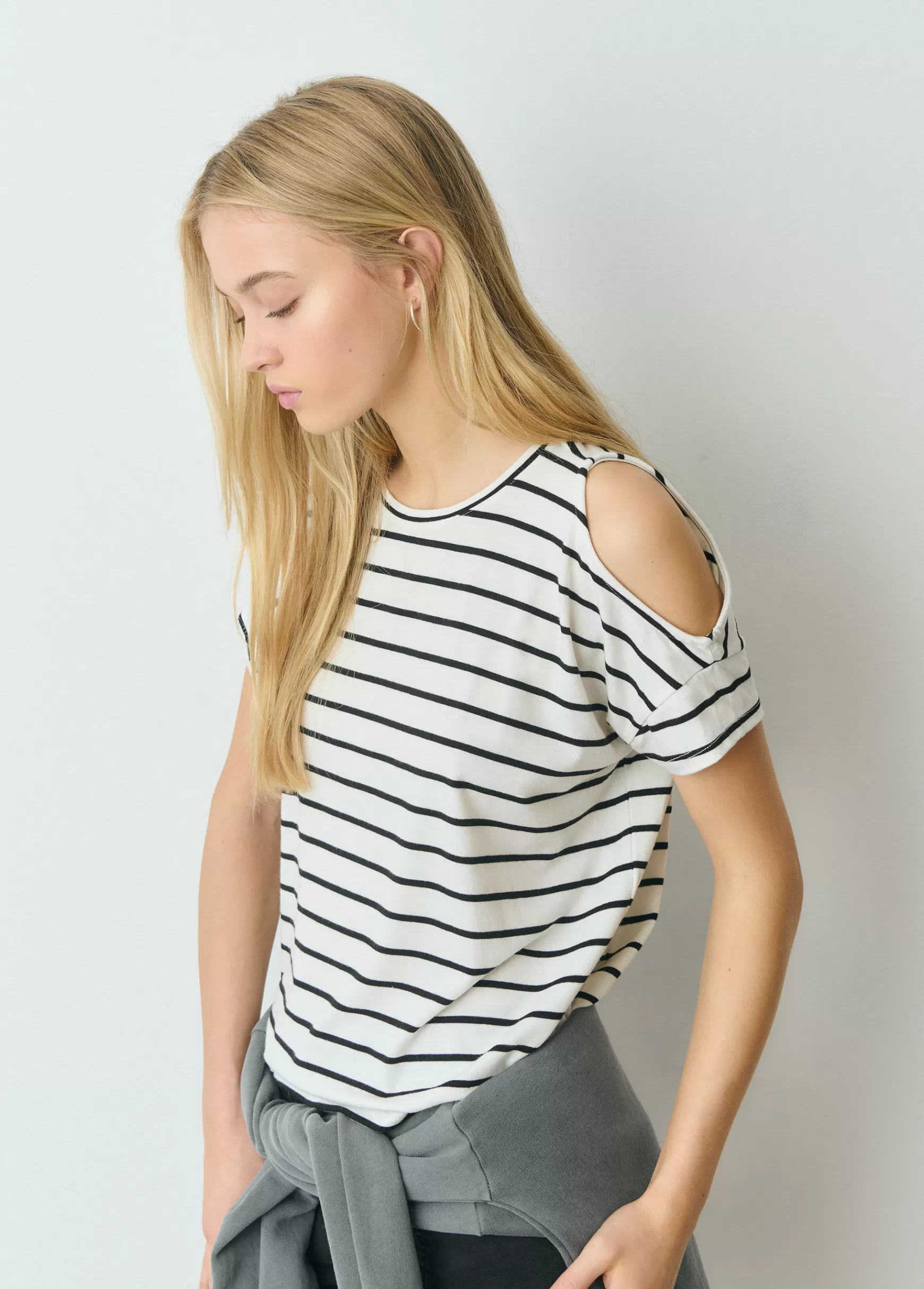 Brownie T-shirt risca tecida cut-out ombro- T-shirts E Tops Alças